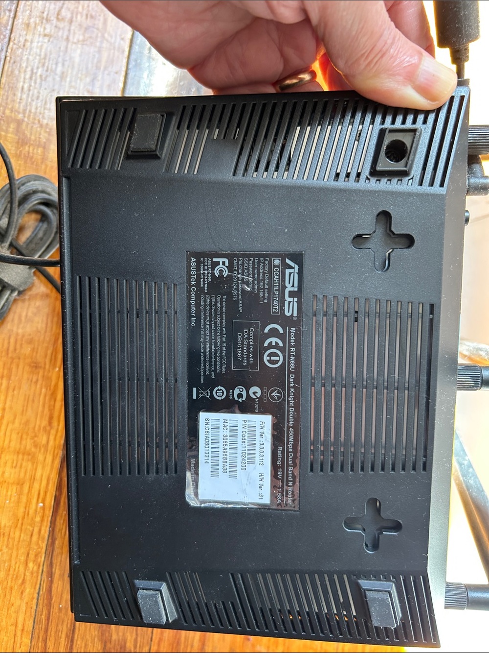 ASUS Black Wireless Router with Three External Antennas - Picture 4 of 4